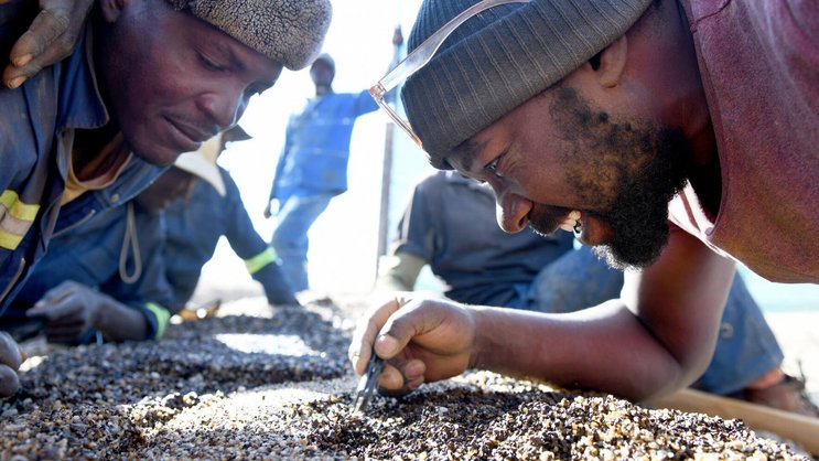 In Botswana stammt ein Drittel der Staatseinnahmen aus der Diamantenproduktion. Der Preisverfall lastete auf der Wirtschaft und hat sogar zu einem politischen Erdbeben geführt.