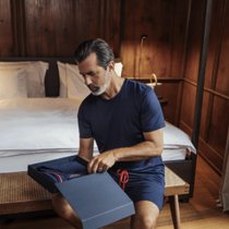Spitzenkoch Andreas Caminada lanciert seine eigene Pyjama-Kollektion.
