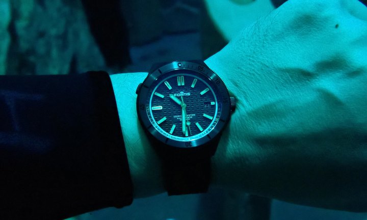 1_Fortis_Marinemaster_Wristhot_2026.jpg
