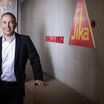 Der Sika-CEO Thomas Hasler ist Herr über ein Unternehmen mit 34’000 Mitarbeitenden in 102 Ländern.