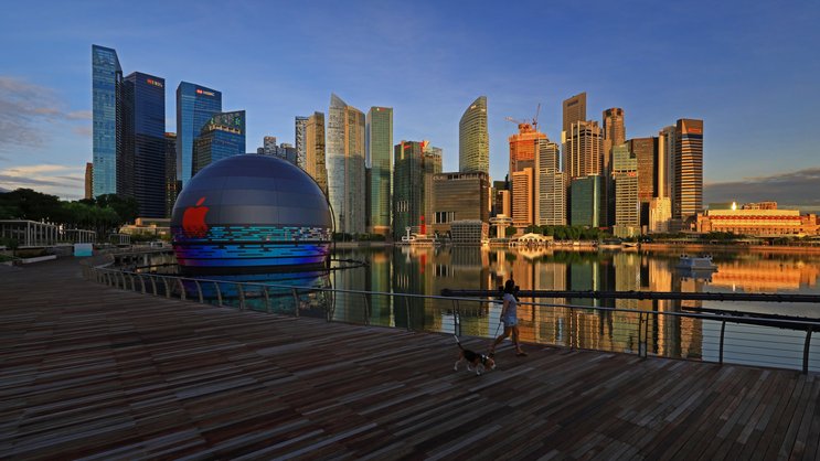 Der Apple-Store von Foster + Partners gehört zum Resort Marina Bay Sands.