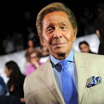 Modeschöpfer Valentino ist im Alter von 93 Jahren gestorben.