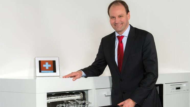 Geschirrspüler: Markus Miele mit seinem Vorzeigeobjekt. PR