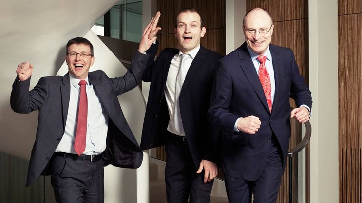 Manfred Schlumberger (r.), Geschäftsführer von BHF Trust verwaltet mit Portfoliomanager Peter Rieth (l.) das Siegerdepot.