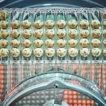 Lottoziehung von Swisslos: Um alle Kombinationen zu spielen und somit den Jackpot auf sicher zu haben, bräuchte es 15,5 Millionen Lottoscheine.