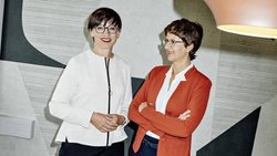 Elisabeth Hirtl (r.) und Maria Bassi gründeten vor fünf Jahren einen Co-Working Space – Inspiration finden sie beim Netzwerken mit anderen Frauen.