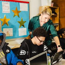 Diana Isern unterrichtet seit sechs Jahren das Wahlfach „Persönliche Finanzen“ an der Brooklyn Prep High School.