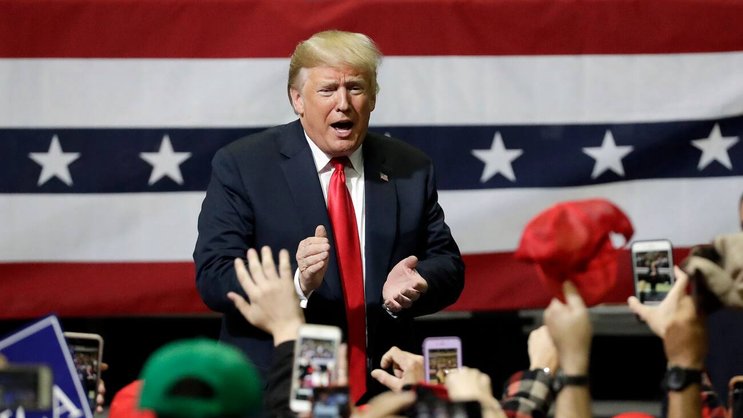 Donald Trump, der mit Executive Orders am Parlament vorbei regiert.