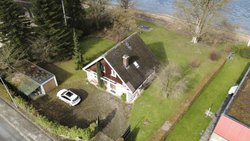 In Steckborn TG am Untersee wird ein Ferienhaus verkauft.