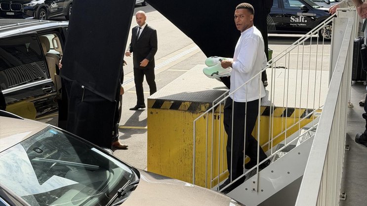 Eine Blick-Leserin entdeckt am Montag den französischen Weltmeister Kylian Mbappé in Zürich.