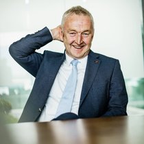 Blühende Geschäfte: Chef Thomas Klühr in der modernisierten Swiss-Zentrale in Kloten.