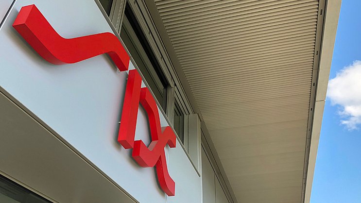 Schriftzug an der Schweizer Börse SIX.