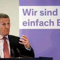 Valiant-Präsident Bucher: Zu hohe Boni animieren zu Risiken.   Keystone