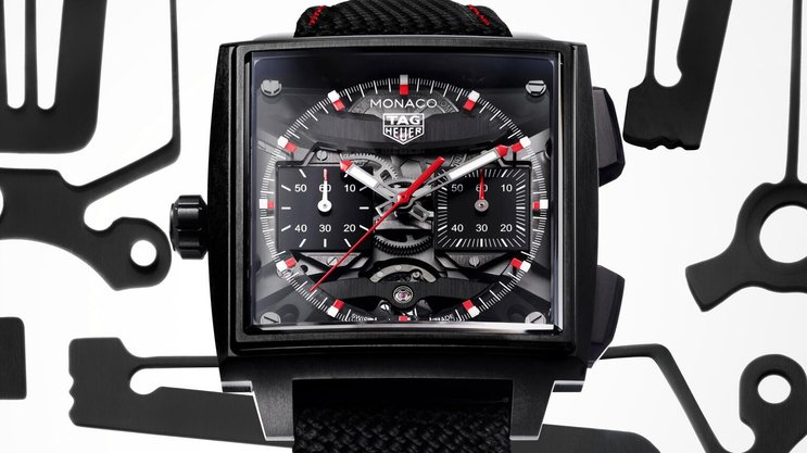 Die Monaco Evergraph mit 40-mm-Titangehäuse zitiert 1969er-Design, überrascht aber mit sichtbarer Technik dank invertierter Werkarchitektur. 25’000 Euro.