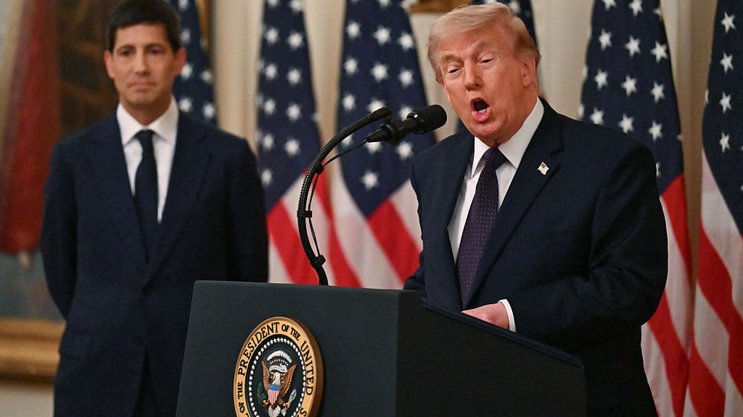 Kevin Warsh (links) und Präsident Trump im Weissen Haus im Mai.
