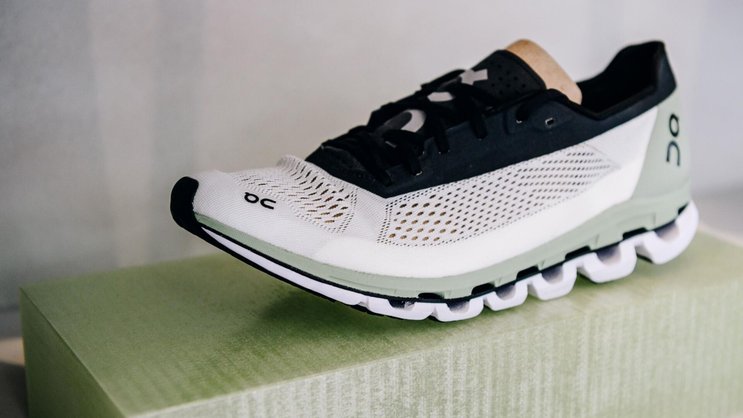 Charakteristisch für On-Schuhe sind die röhrenartigen Sohlensegmente.