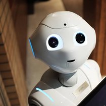 Roboter: Hedgefonds-Bosse setzen auf Intuition. Unsplash/Alex Knight