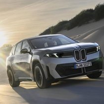 Der BMW iX3 überzeugt mit fortschrittlicher Technologie, autonomem Fahren und beeindruckender Leistung.