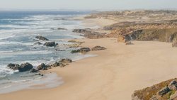 Das Land jenseits des Tejo-Flusses berührt im Westen den Atlantik.