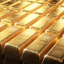 Viele Anlegerinnen und Anleger setzen auf den Rohstoff Gold.