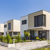 Begehrte Geldanlage Immobilie: «Der Immobilienmarkt ist heute viel kompetitiver und segmentierter als noch vor ein paar Jahren», sagt Kevin Hinder. «Um überhaupt noch attraktive Anlagemöglichkeiten zu finden, ist eine tiefe, professionelle Marktkenntnis notwendig.»