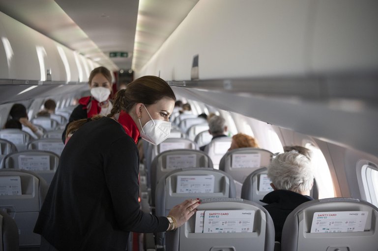HELVETIC, HELVETIC AIRWAYS, AIRLINE, FLUGZEUGGESELLSCHAFT, LUFTFAHRTGESELLSCHAFT, LUFTFAHRTUNTERNHEMEN, FLUGWESEN, FLUGVERKEHR, LUFTVERKEHR, FLIEGER, FLUGBETRIEB, FLUGANBIETER, FLUG, CREW, CABIN CREW, FLUGBESATZUNG, FLIGHT ATTENDANT, FLUGBEGLEITUNG, FLUGBE