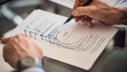 Zu Beginn steht die Zeichnung: Das Handwerk des Uhrmachers.