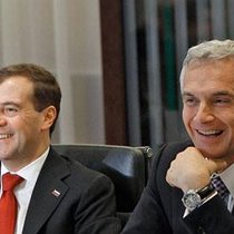 Gemeinsame Inter essen: Dmitri Medwedew und CS-Präsident Urs Rohner.