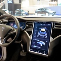 Auf dem aktuellen Niveau in Tesla einzusteigen, bietet zwar Chancen, aber ist zweifellos riskant.