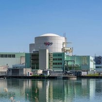 Eine Insel mit zwei Meilern: Die Reaktoren des Axpo-AKWs Beznau.