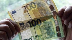 Neue Banknoten: Die neuen 100- und 200-Euro-Noten sind seit Dienstag im Umlauf.