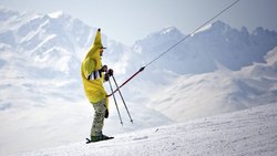 Unbeschwertes Skifahren vergangener Zeiten: Damit das wieder gelingt, haben Schweizer Skigebiete für diesen Winter Sicherheitskonzepte vorgelegt.