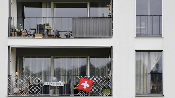 Immobilienpreise in der Schweiz steigen, Hypotheken bleiben günstig.