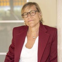 Bevor sie in die Uhrenbranche einstieg, war Christelle Rosnoblet im Familienunternehmen tätig, das im Einzelhandel aktiv ist.