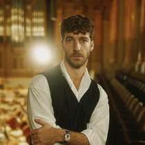 Für die Spielzeiten 2028/29 und 2029/30 übernimmt Lorenzo Viotti die musikalische Leitung am Opernhaus Zürich.