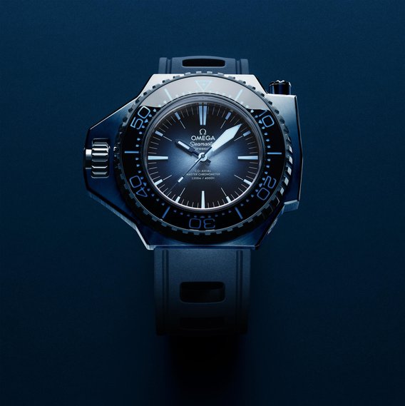 Omega Ploprof
Geboren als Toolwatch für Profitaucher, wie der Name verrät. Er steht für «plongeur professionnel». Die Uhr ist hart im Nehmen. Das sieht man ihr an. Preis: 13’500 Franken.