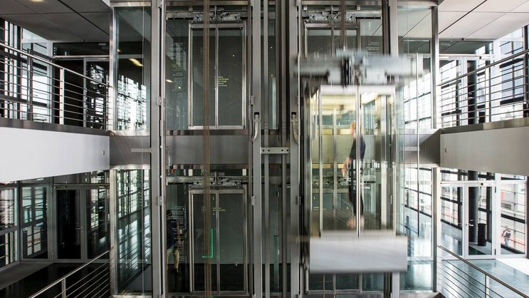 Schindler-Aufzug: Die Verstädterung hilft den Liftbauern.