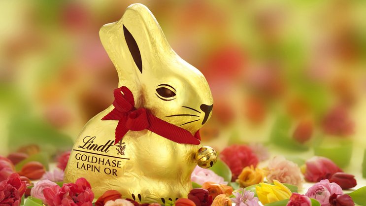 Glöckchen, Goldfolie und ein übergrosser Kopf: Der Schoggihase von Lindt entspricht dem Kindchenschema.