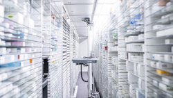 Leere Regale: In der Schweiz sind bereits heute nur 50 Prozent der in der EU zugelassenen innovativen Medikamente erhältlich. Nun könnte es noch schlimmer kommen.
