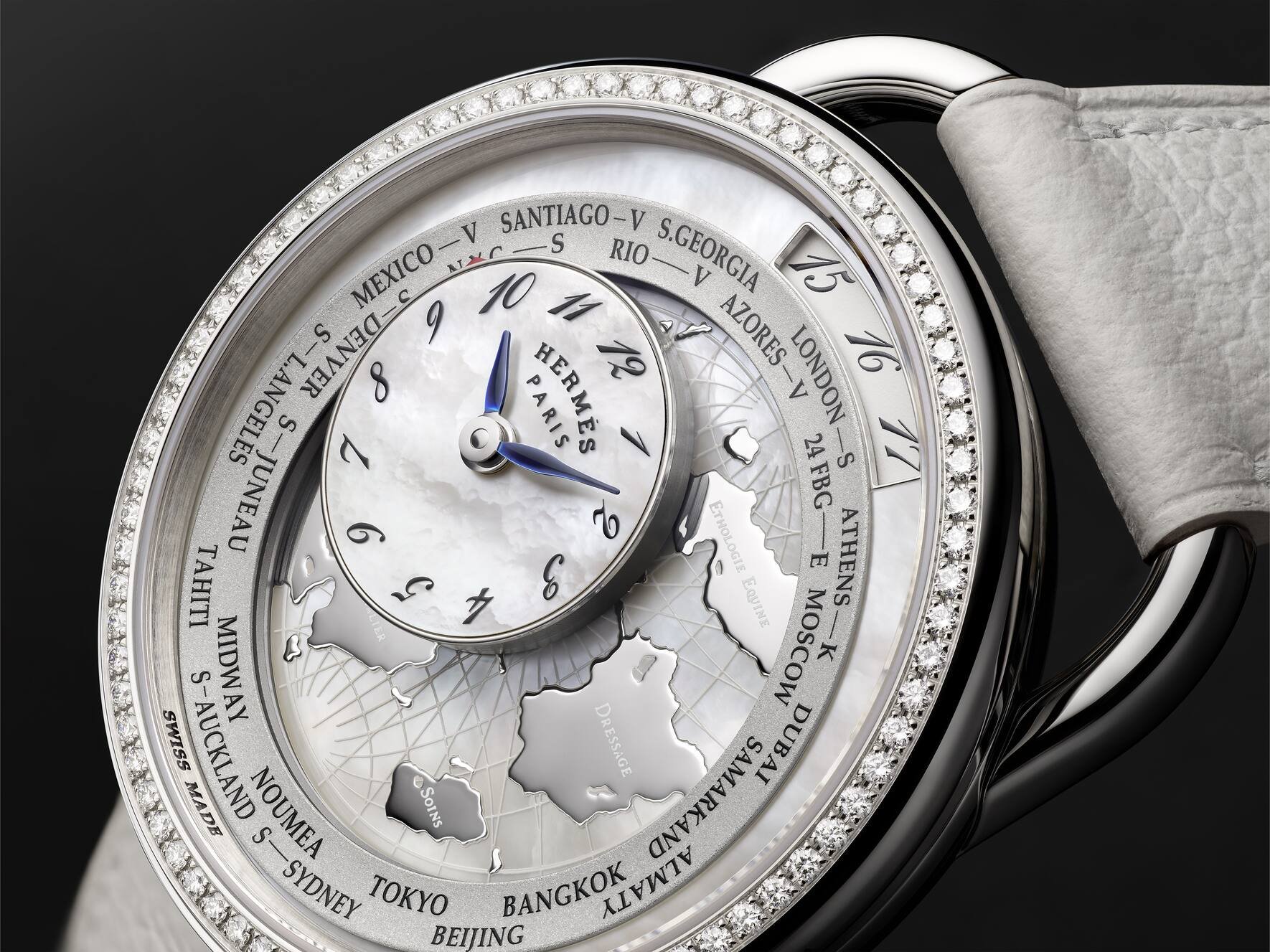 Weisses Zifferblatt der Arceau Le Temps Voyageur