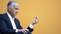 Sergio Ermotti spart nicht mit Pathos: Die Rettung der Credit Suisse sei einer der schwierigsten Momente der modernen Schweizer Finanzgeschichte gewesen, schreibt er in einem internen Mail.