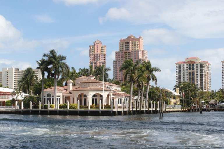 Luxury housing mansions along the Intercostal Waterway