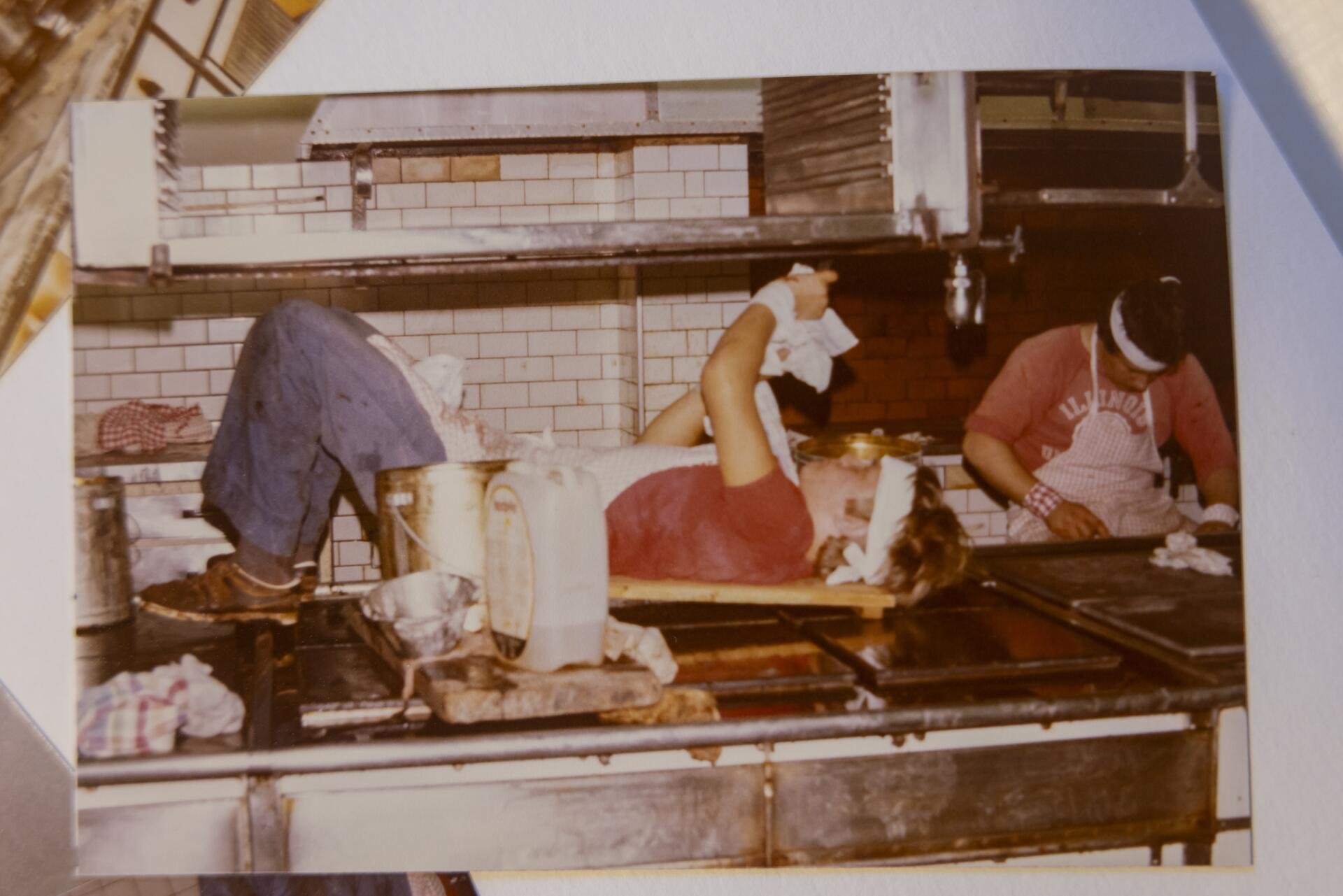 Erinnerungen aus dem Fotoalbum: «Das bin ich als Stift in der ‹Palace›-Küche beim Putzen.» Von 1978 bis 1981 machte er hier die Lehre.