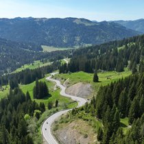 Der Riedbergpass, Deutschlands höchster Strassenpass, lockt Biker an.