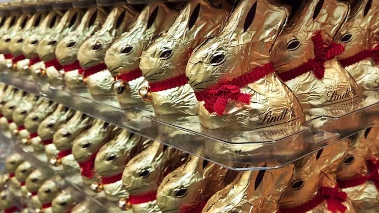 Vergoldete Schokolade: In der Schweiz steht der 200-Gramm-Hase für 9.95 Franken in den Läden.
