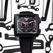 Die Monaco Evergraph mit 40-mm-Titangehäuse zitiert 1969er-Design, überrascht aber mit sichtbarer Technik dank invertierter Werkarchitektur. 25’000 Euro.