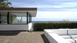 Das Louisiana Museum nördlich von Kopenhagen bietet Besucherinnen und Besuchern Kunstgenuss.