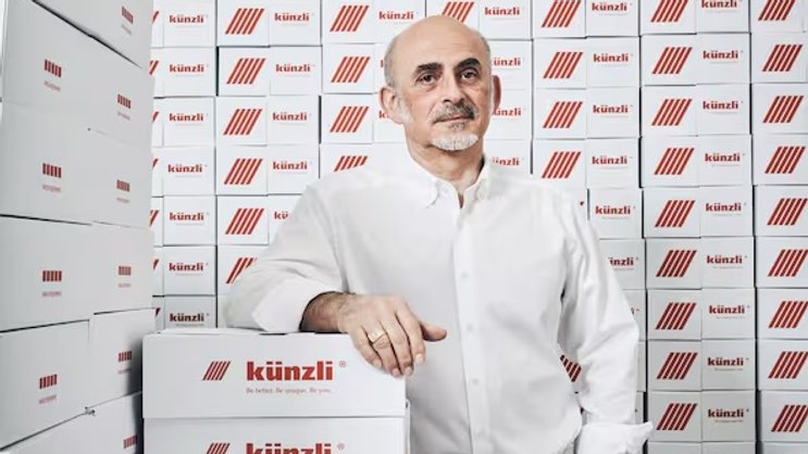Roberto Martullo, CEO Inhaber von Künzli, hat Grosses vor mit den kultigen Schuhen.