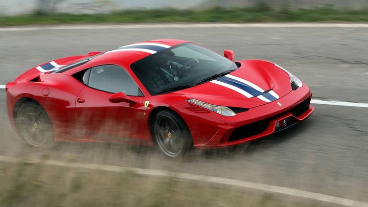 458 Speciale, 2013, 605 PS, extrem leistungsstarker V8-Saugmotor.