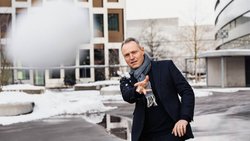 «Wir sind Kämpfer»: Patrick Amstutz, Mitgründer und CEO von Molecular Partners vor dem Firmensitz in Schlieren.